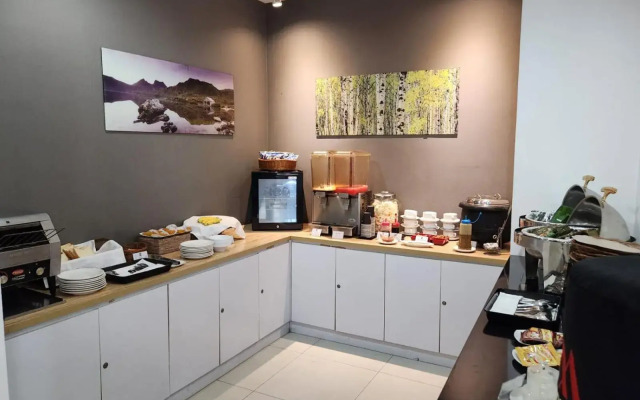 M Hotel Jakarta