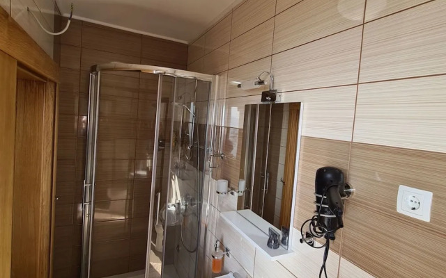 Luxury Apartment With Heated Pool in Starigrad