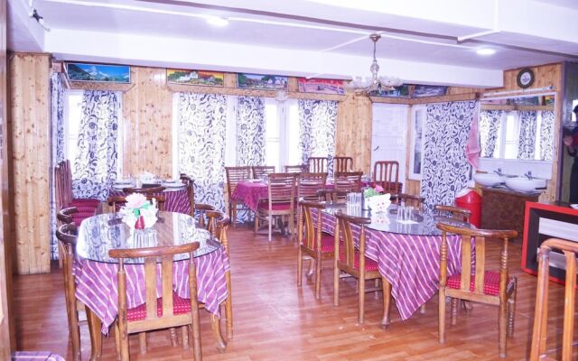 Hotel Glacier Heights