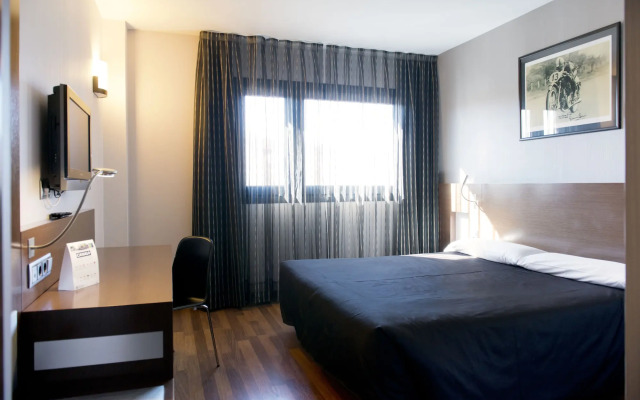 Hotel Tach Madrid Airport