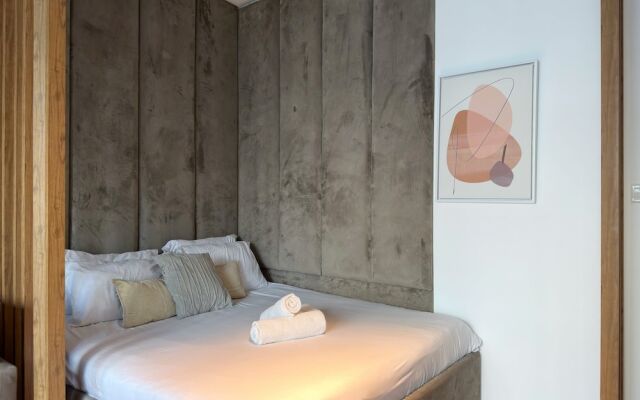 Ultra Luxury Flat Fully Upgrade &Balcony