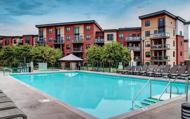Ground Level Condo Backing Onto Creek #122