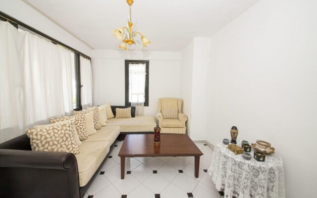 Villa in Bodrum With Shared Pool and Backyard