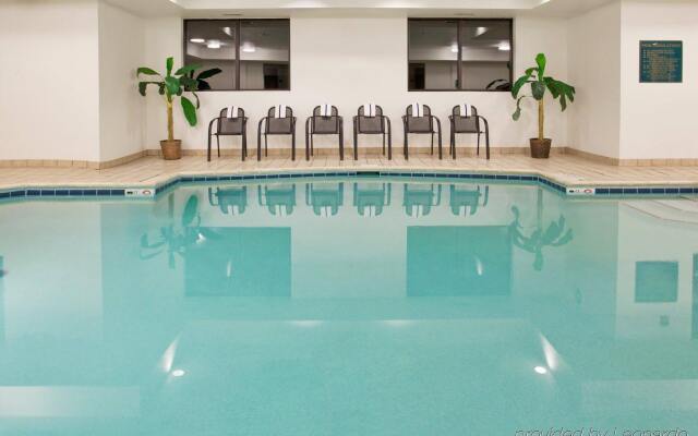 Holiday Inn Express Grove City by IHG