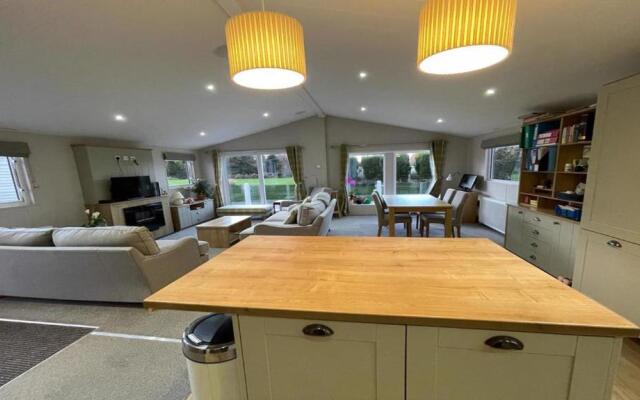 42 Woodland Walk Pevensey Bay Holiday Park sleeps 6