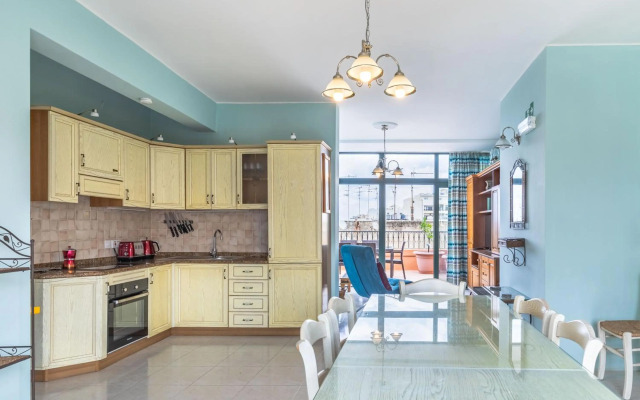 Fantastic 3 Bedroom Duplex Penthouse with Terrace