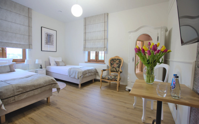 Hotel i Restauracja na Skarpie