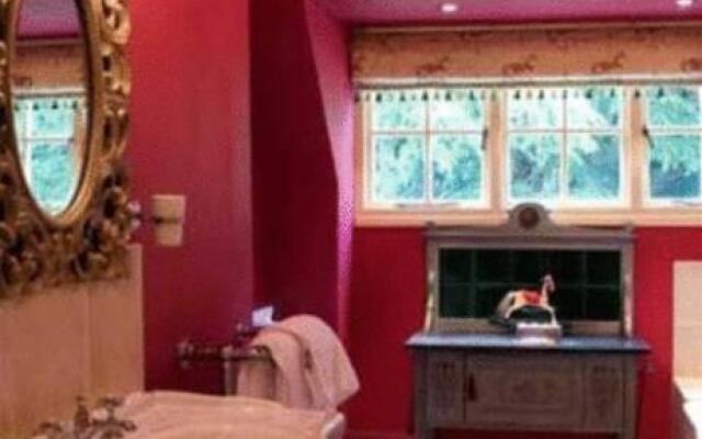 Ravenwood Hall Hotel