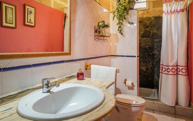 Holiday home in Malpais de Candelaria with a garden