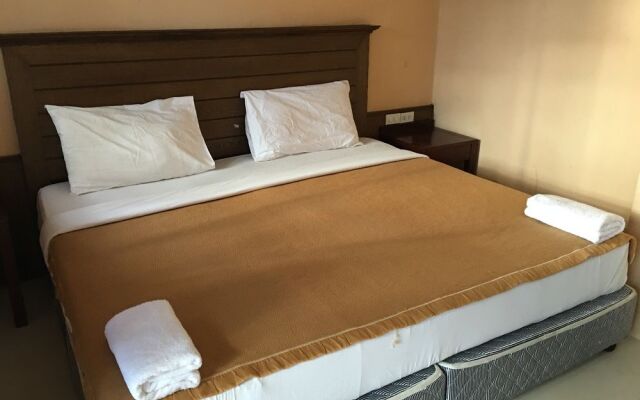 Drop In Club Resort & Spa