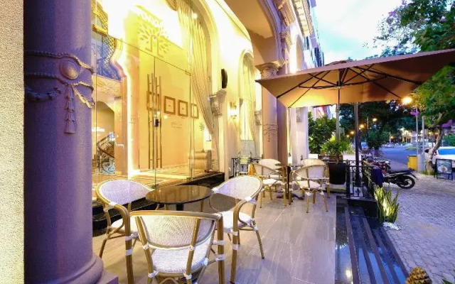 Golden Tree Hotel & Apartment By Zuzu