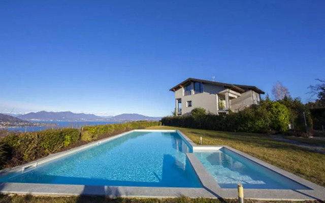 Sole di Meina Pool and Lake View