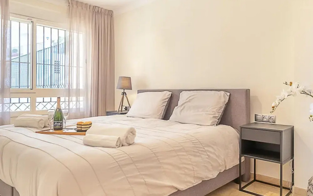 Apt Mairena Forest sea View Pool