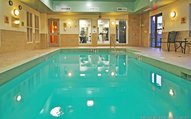 Holiday Inn Express Hotel & Suites Ottawa Airport by IHG