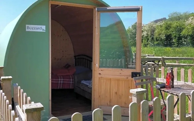 Green Dragon and Kitchen Pod - Sleeps 2 & Parking