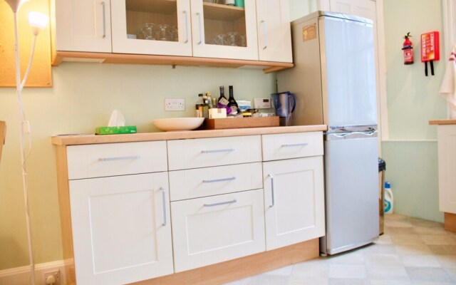 2 Bedroom Bruntsfield Apartment