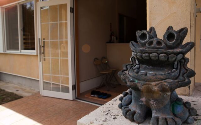 Ishigakijima Sunflower House - Hostel