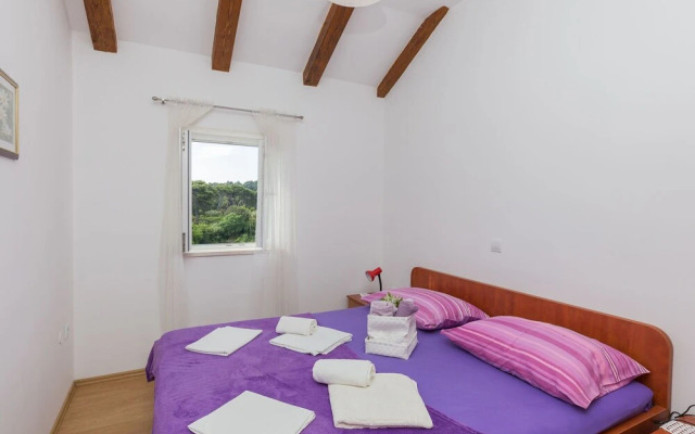 Cosy Villa in Kolocep With Garden