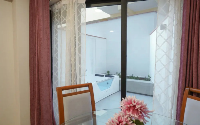 GLOBALSTAY. New Studios with Jacuzzi