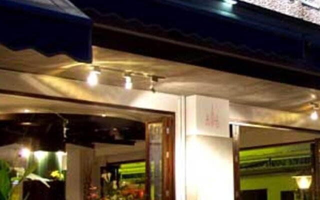 3rd Street Cafe & Guesthouse