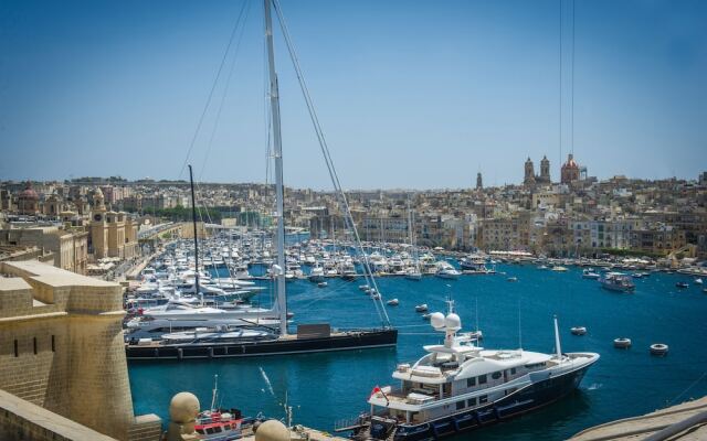 Seashells Penthouse Seaview Terrace by Getaways Malta