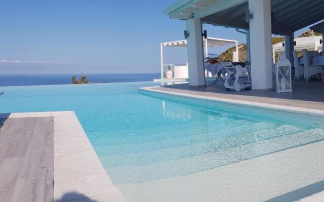 White Club Residence