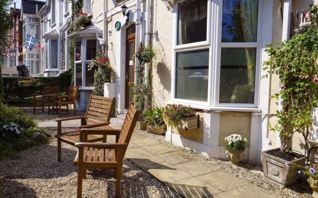 Cladda House & Holiday Apartments