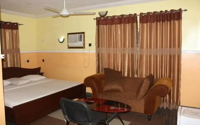 Lifeline Hotel and Suites