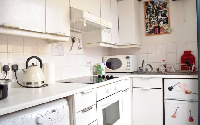 Spacious Studio Apartment in Portobello Road