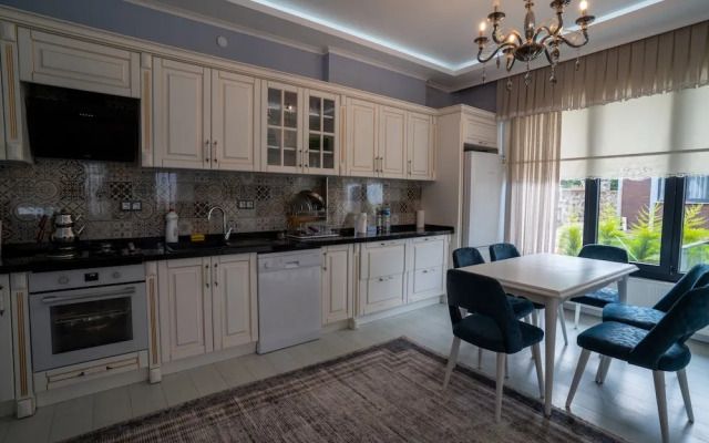 Poison Garden Suite & SPA
