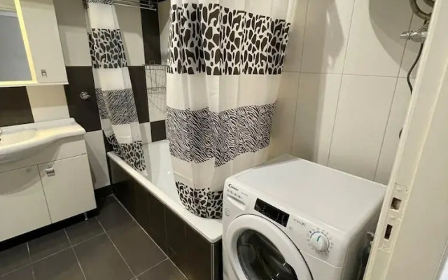 Charming Apartment - At085