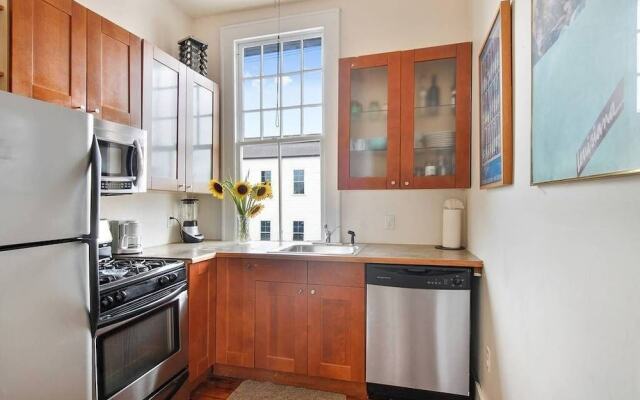 Freret Apartments near Street Car & Tulane