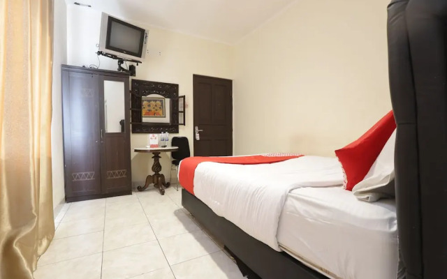 OYO 188 Nely Murni Residence