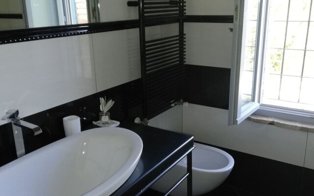 Amaranth House Rooms and Apartments