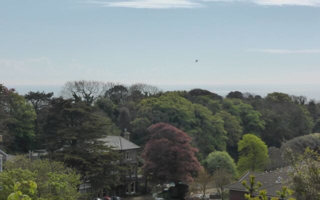 Eversley Hotel