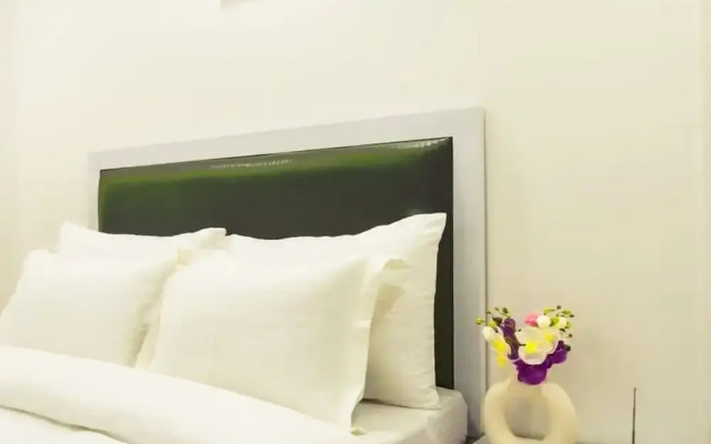 Lovely 1 bhk Serviced Apartment With Balcony