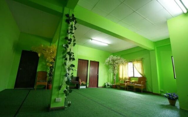 Maenam Lodge