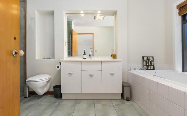 Hikanui Haven - Havelock North Holiday Home