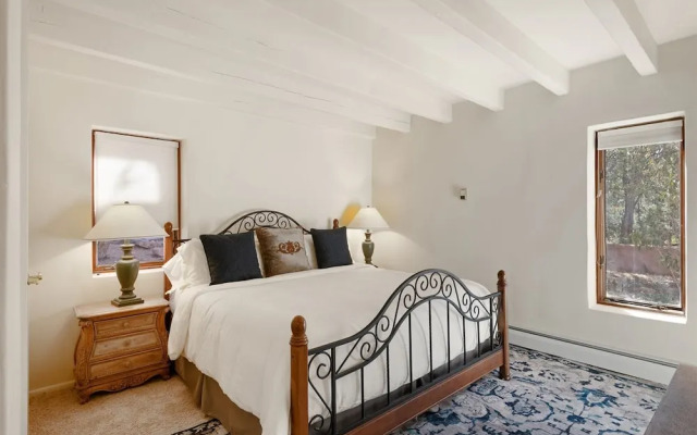 Casa Ladera - Enchanting Home, Nestled in Foothills With Spectacular Views