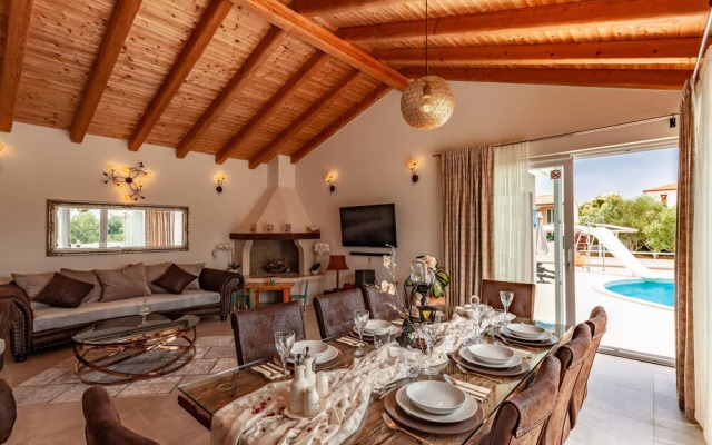 Five bedroom villa Emily with pool