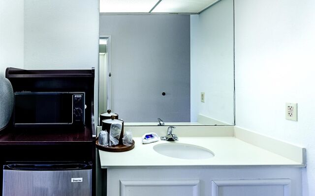 Travelodge by Wyndham Roanoke
