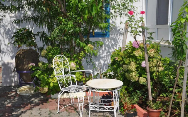 Keramos Hostel