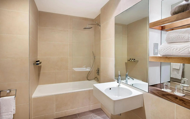 Leonardo Hotel Cardiff