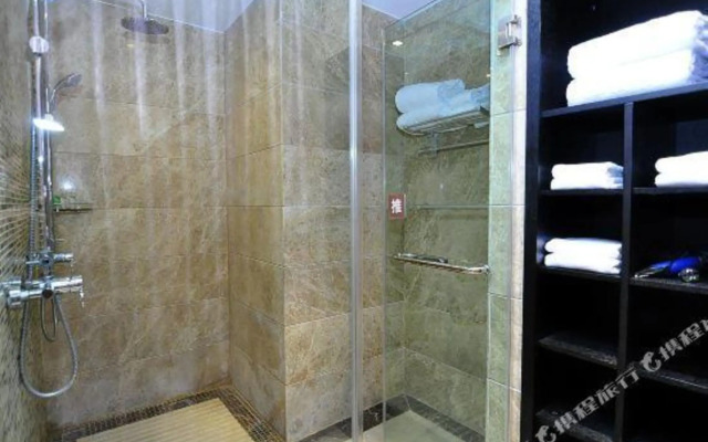 Mandan Hotel (Kunming Dongfeng Square Subway Station)