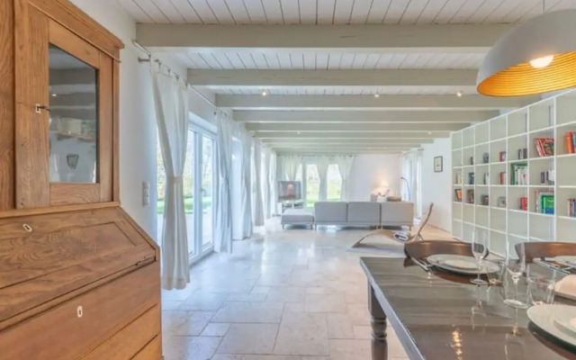 Historisches Reetdachhaus in Ruhiger Lage