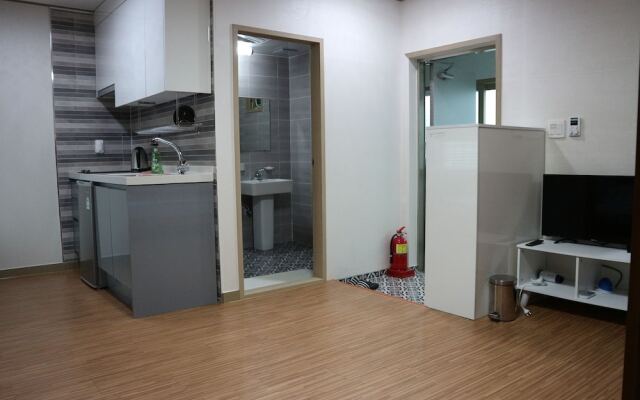 Blue Island Guesthouse - Hostel