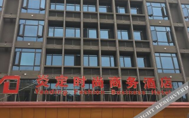 Vienna 3 Best Hotel (Yingshan Bus Station)