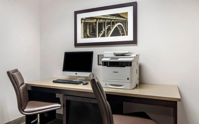 Comfort Inn & Suites Calhoun South