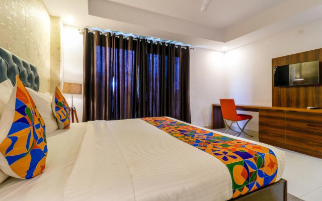Tipsyy Inn Suites 007