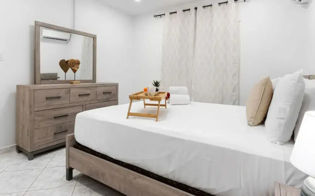 Cozy 3BR Town Home in Gated Community Palm Beach